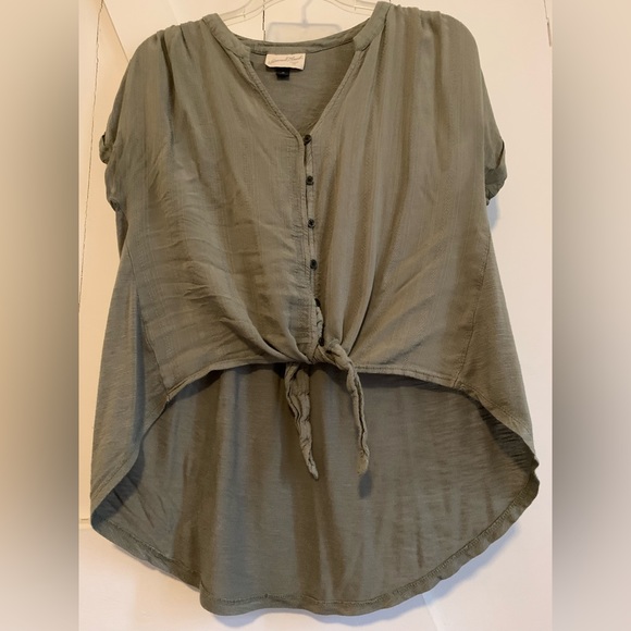 Green asymmetrical button down blouse - Picture 2 of 5